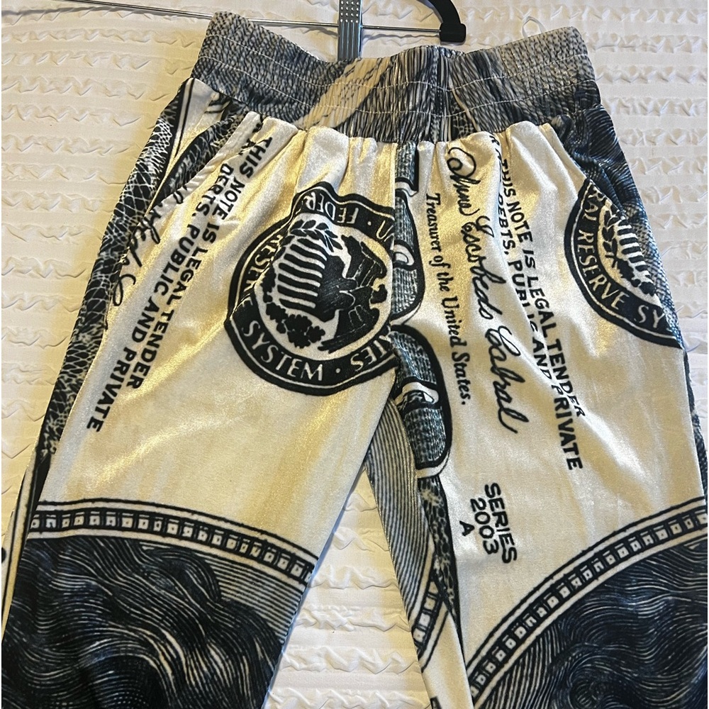 New $100 joggers